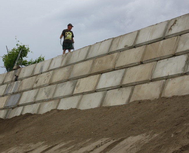 wall44