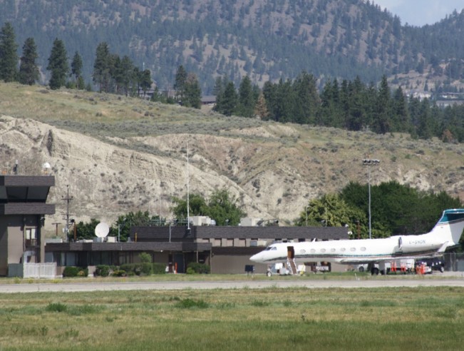 plane in penticton22