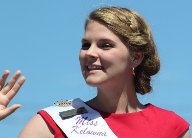 aa parade three22