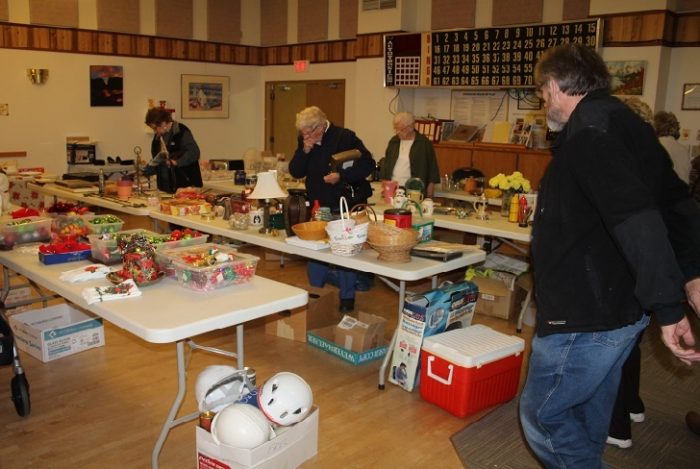 senior-craft-sale3
